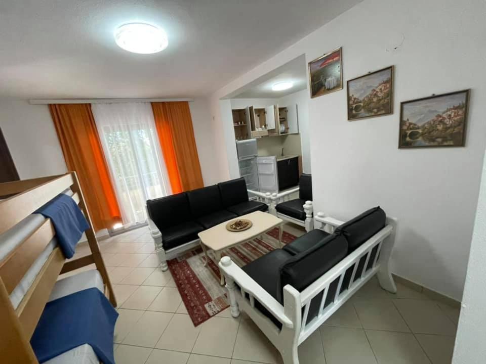 Aparthotel Vila Tufi Velipoje Bagian luar foto