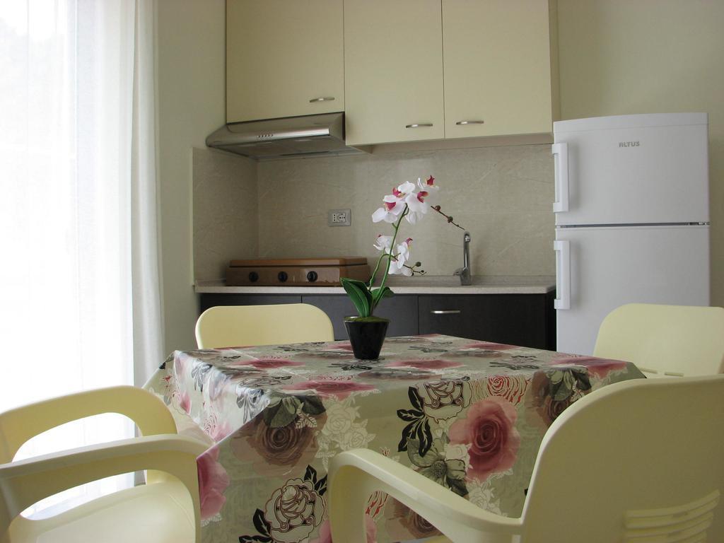 Aparthotel Vila Tufi Velipoje Bagian luar foto
