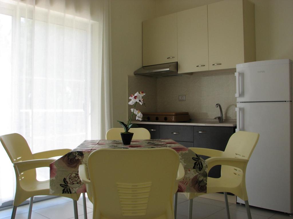 Aparthotel Vila Tufi Velipoje Bagian luar foto